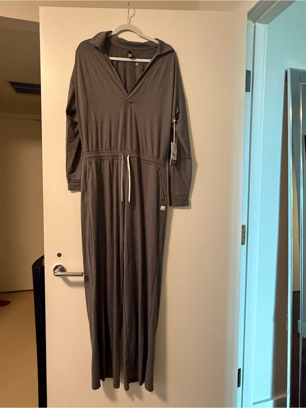 NWT Vuori long Lux Intentions Jumpsuit